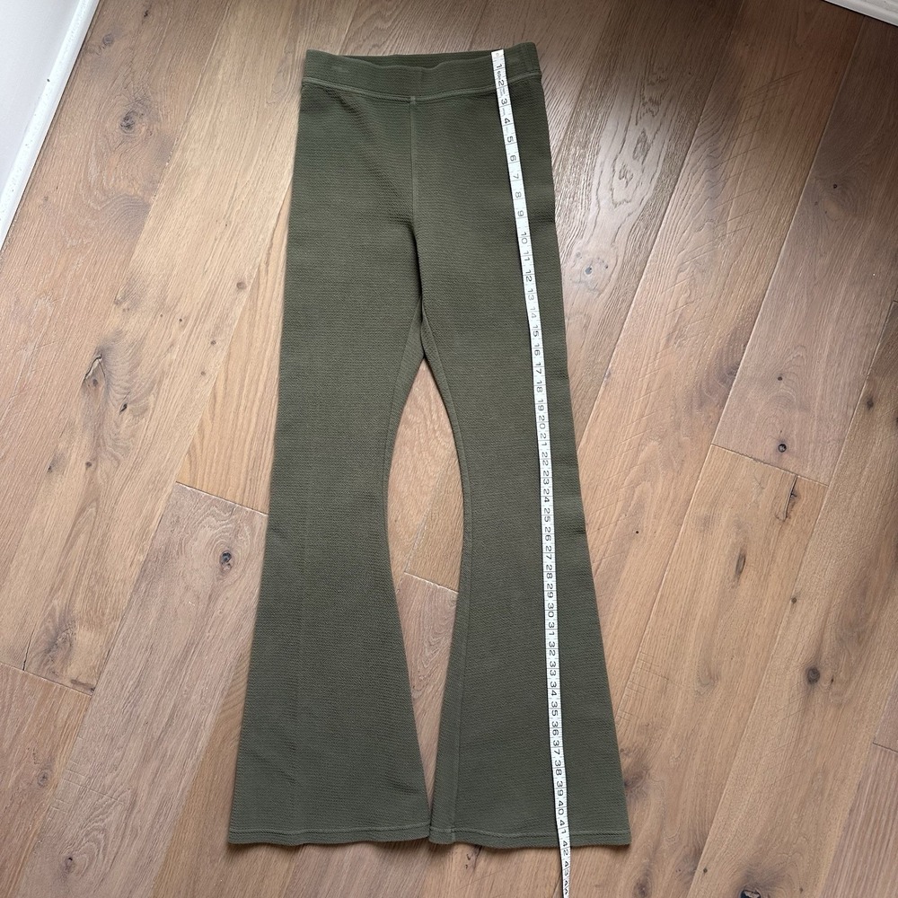 OFFLINE By Aerie Womens Flare Hi-Rise Olive Green Textured Stretch Pants Medium - Picture 3 of 10